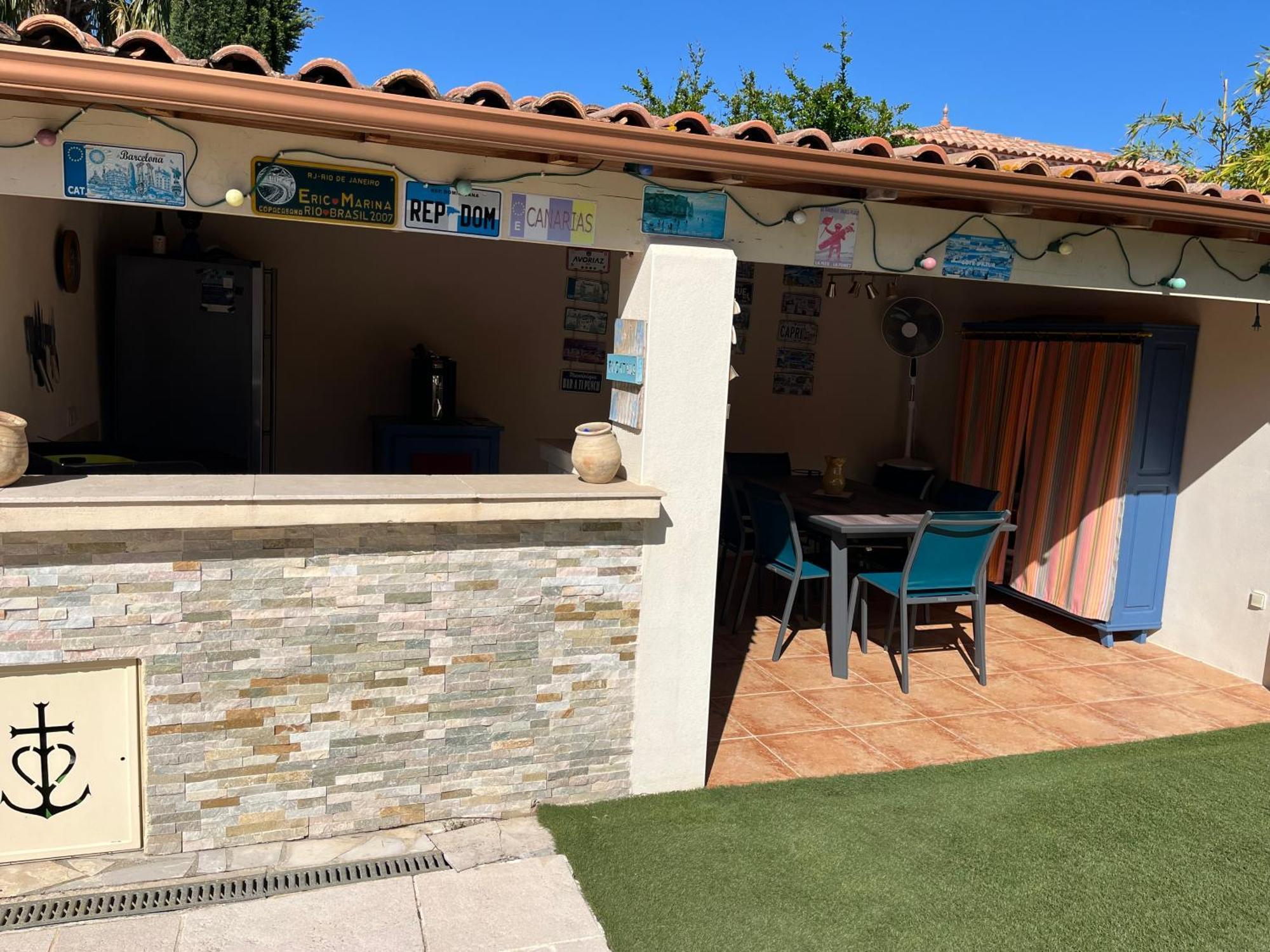 Villa Avec Piscine Gallargues-le-Montueux Extérieur photo